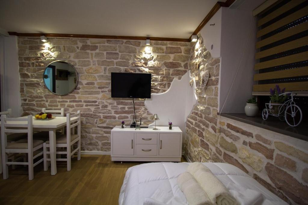 Solhouse Apartamento Gjirokastër Exterior foto