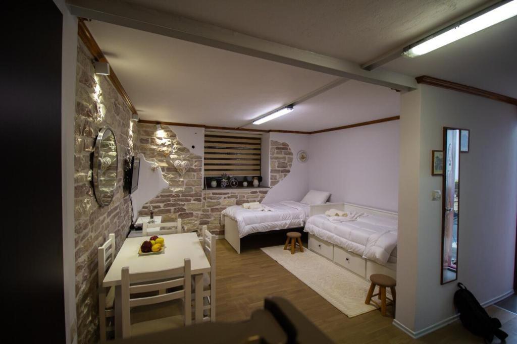 Solhouse Apartamento Gjirokastër Exterior foto