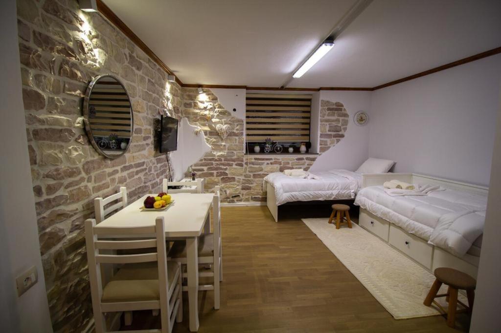 Solhouse Apartamento Gjirokastër Exterior foto