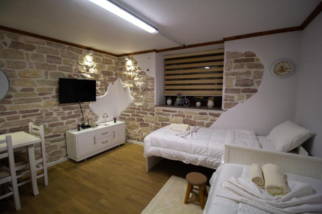 Solhouse Apartamento Gjirokastër Exterior foto