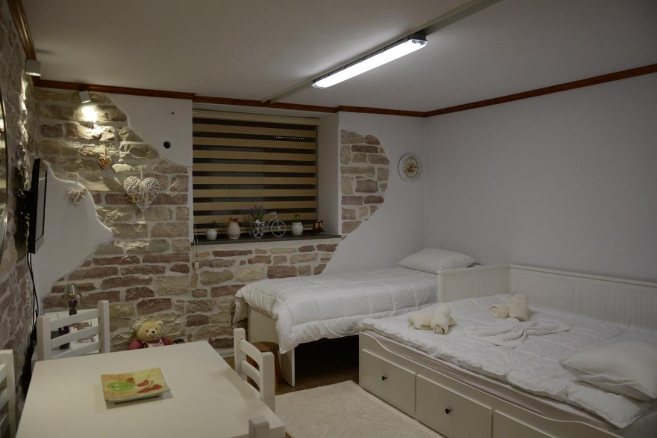 Solhouse Apartamento Gjirokastër Exterior foto